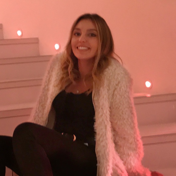 Meet your Posher, Sophia - Picture 1 of 1